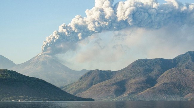 Harianmedia.com_-_asap gunung lewotobi.